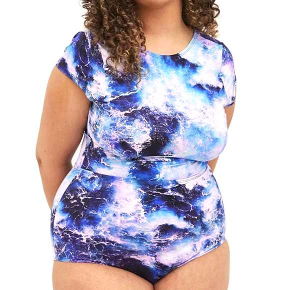 ❤️NWT VINTAGE TORRID TUMMY CONTROL WIRELESS OCEAN PRINT SWIMSUIT PLUS SIZE - Picture 1 of 12